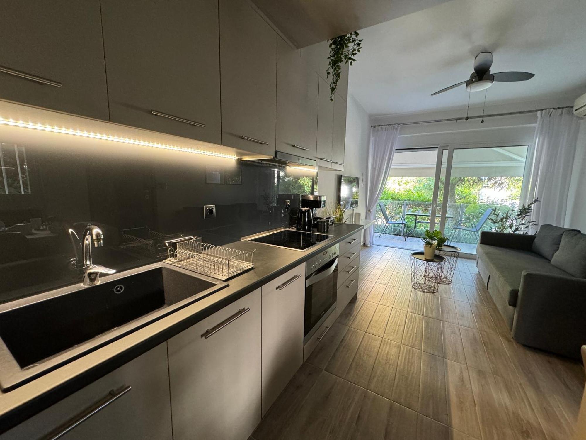Emerald Lake Residence Athena Bagian luar foto